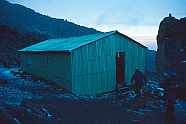 Die School Hut in der Abenddämmerung